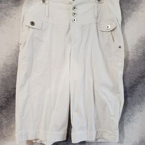 White plus size capri